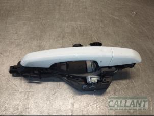 Usados Manija de puerta de 4 puertas derecha detrás Jaguar XE 2.0d 180 16V Precio € 30,25 IVA incluido ofrecido por Garage Callant