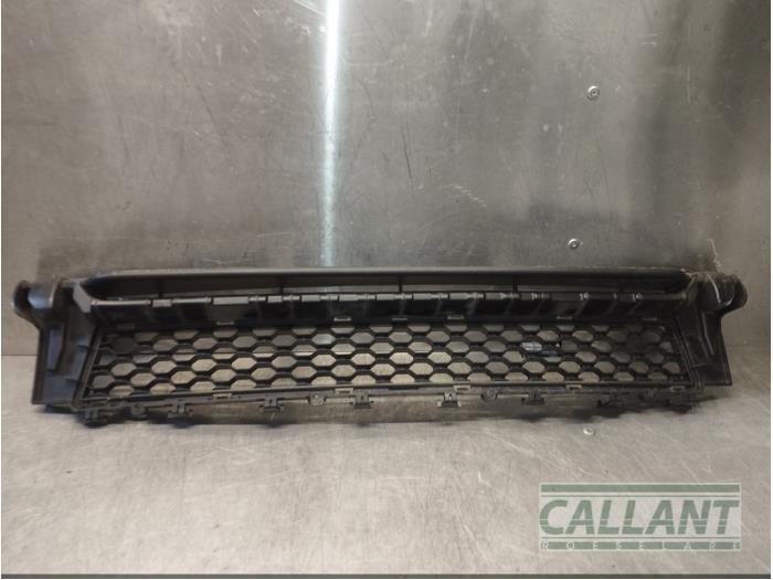 Begagnade Grill Jaguar XE 2.0d 180 16V Pris € 24,20 Inklusive moms erbjuds av Garage Callant