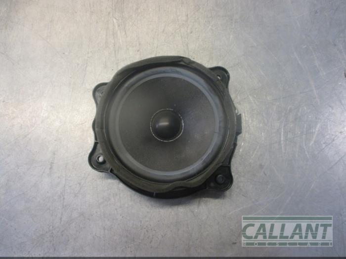 Używane Glosnik Landrover Range Rover III (LM) 2.9 TD6 24V Cena € 18,15 Z VAT oferowane przez Garage Callant