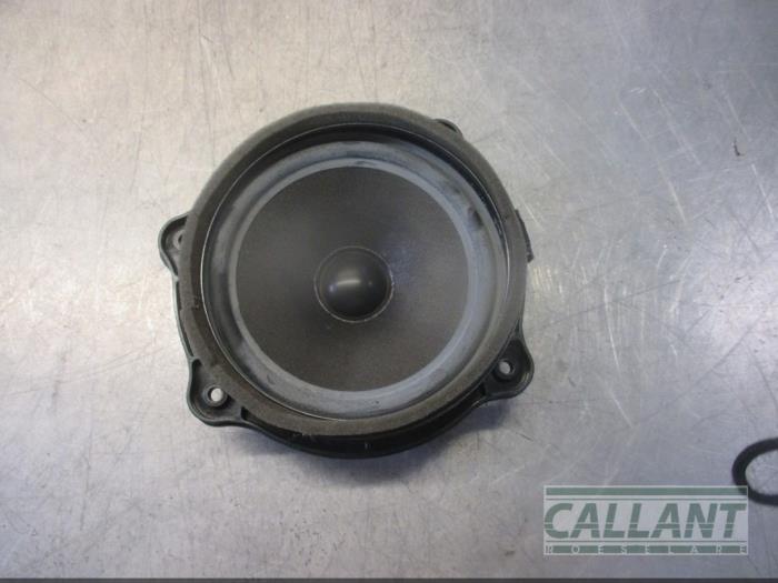 Enceinte de porte arrière