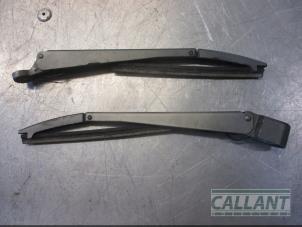 Used Headlamp wiper arm Landrover Range Rover III (LM) 2.9 TD6 24V Price € 60,50 Inclusive VAT offered by Garage Callant