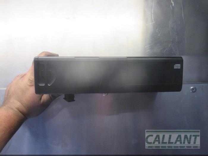 Używane Odtwarzacz CD Landrover Range Rover III (LM) 2.9 TD6 24V Cena € 102,85 Z VAT oferowane przez Garage Callant