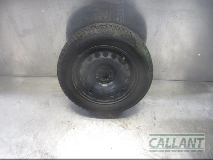 Begagnade Hjul + vinterdäck Volkswagen Polo VI (AW1) 1.0 MPI 12V Pris € 48,40 Inklusive moms erbjuds av Garage Callant