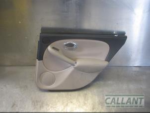 Nowe Tapicerka drzwi prawych tylnych wersja 4-drzwiowa Rover 75 Cena € 90,75 Z VAT oferowane przez Garage Callant