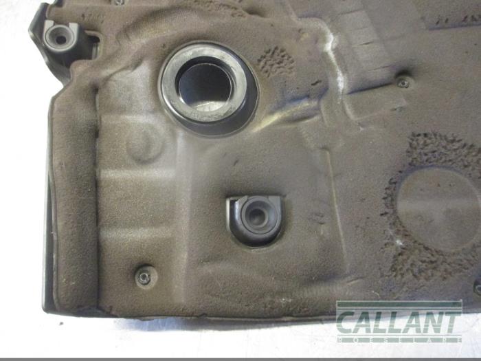 Engine protection panel from a Jaguar XJ (X351) 3.0 D V6 24V 2010