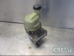 Usados Bomba de dirección asistida Dacia Duster (HS) 1.5 dCi Precio € 235,95 IVA incluido ofrecido por Garage Callant