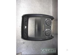 Używane Element deski rozdzielczej Dacia Duster (HS) 1.5 dCi Cena € 42,35 Z VAT oferowane przez Garage Callant