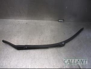 Used Front wiper arm Dacia Duster (HS) 1.5 dCi Price € 18,15 Inclusive VAT offered by Garage Callant