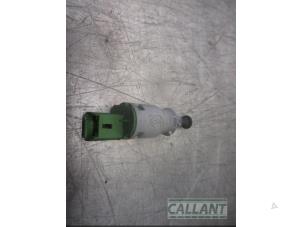 Used Brake light switch Dacia Duster (HS) 1.5 dCi Price € 12,10 Inclusive VAT offered by Garage Callant
