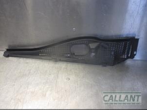 Used Cowl top grille Dacia Duster (HS) 1.5 dCi Price € 30,25 Inclusive VAT offered by Garage Callant