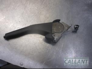 Used Parking brake lever Dacia Duster (HS) 1.5 dCi Price € 24,20 Inclusive VAT offered by Garage Callant