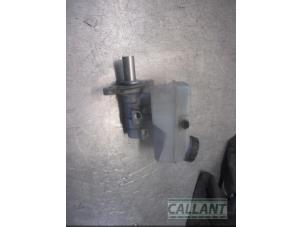 Used Master cylinder Dacia Duster (HS) 1.5 dCi Price € 60,50 Inclusive VAT offered by Garage Callant