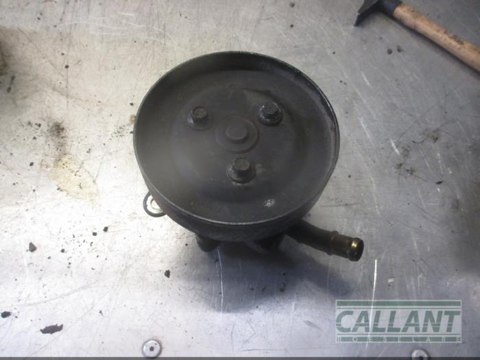 Usagé Pompe de direction Landrover Defender I 2.5 TD5 Prix € 90,75 Prix TTC proposé par Garage Callant