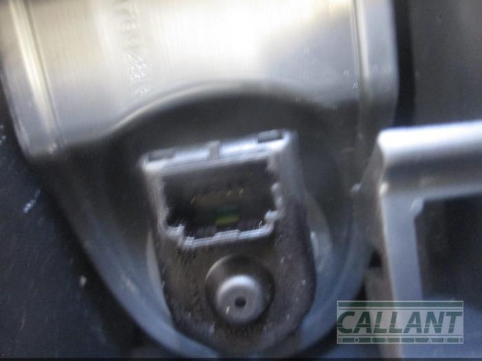 Middle console from a Dacia Duster (HS) 1.5 dCi 2015