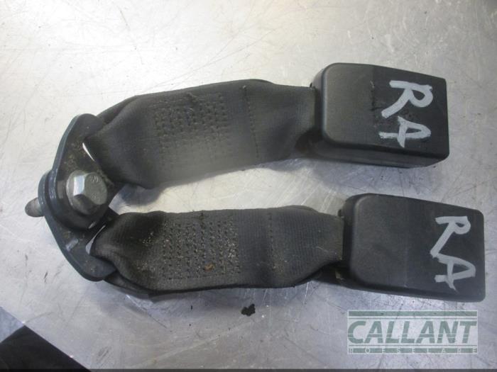 Rear seatbelt buckle, right from a Dacia Duster (HS) 1.5 dCi 2015
