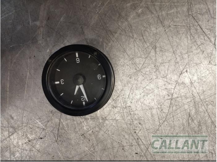 Clock Landrover Defender - YFB100390 - Garage Callant