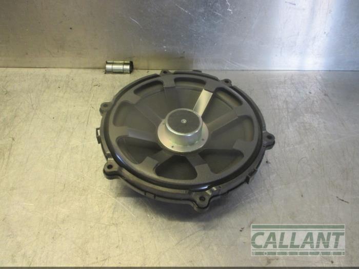 Używane Subwoofer Landrover Discovery III (LAA/TAA) Cena € 78,65 Z VAT oferowane przez Garage Callant