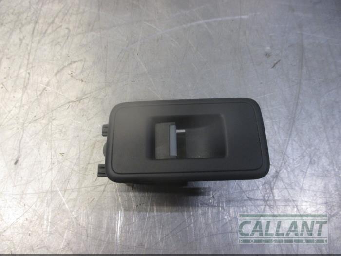 Usados Interruptor de ventanilla eléctrica Landrover Range Rover Sport (LW) 3.0 SDV6 Hybrid Precio € 18,15 IVA incluido ofrecido por Garage Callant