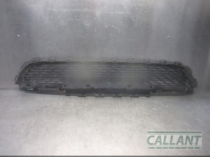Używane Grill Landrover Discovery Sport (LC) 2.0 TD4 180 16V Cena € 48,40 Z VAT oferowane przez Garage Callant
