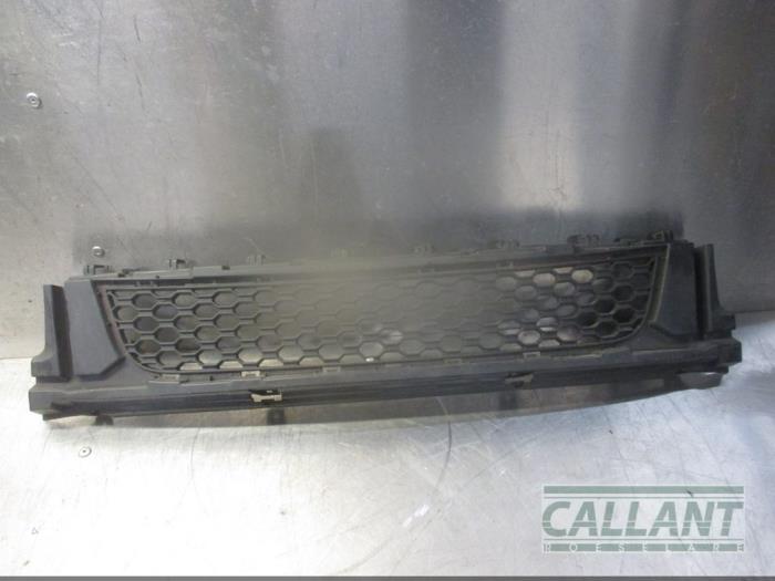 Begagnade Grill Jaguar XE 2.0 D E-Performance 16V Pris € 42,35 Inklusive moms erbjuds av Garage Callant