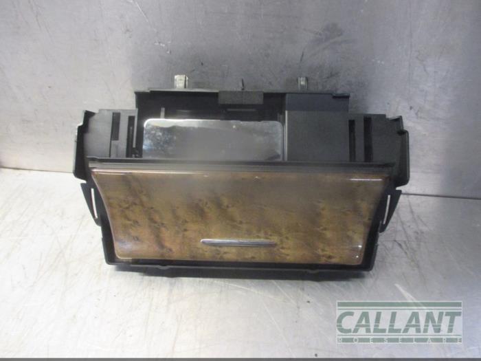 Begagnade Askkopp, fram Jaguar S-type (X200) 2.5 V6 24V Pris € 42,35 Inklusive moms erbjuds av Garage Callant