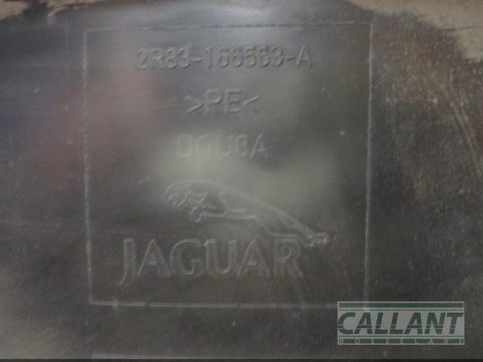 Passage de roue d'un Jaguar S-type (X200) 2.5 V6 24V 2002