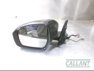 Used Wing mirror, left Landrover Range Rover IV (LG) 4.4 SDV8 32V Price € 786,50 Inclusive VAT offered by Garage Callant