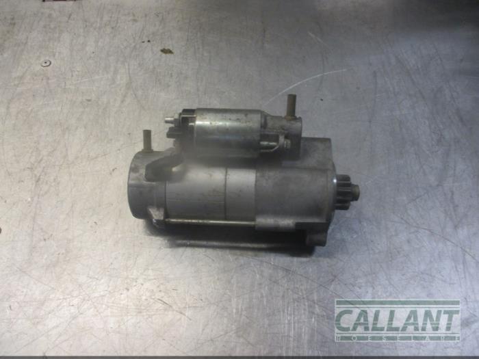 Startmotor från en Land Rover Range Rover Velar (LY) 2.0 D240 AWD 2021