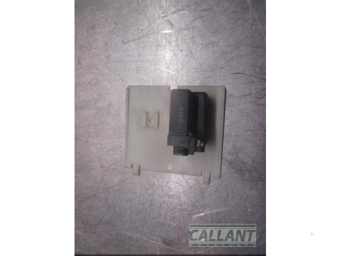 Glow plug pre-heat relay