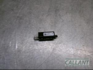 Used Antenna Amplifier Jaguar XE 2.0 200 Turbo 16V Price € 18,15 Inclusive VAT offered by Garage Callant