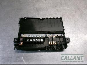 Used Fuse box Jaguar XE 2.0 200 Turbo 16V Price € 90,75 Inclusive VAT offered by Garage Callant
