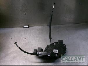 Używane Mechanizm blokady drzwi prawych tylnych wersja 4-drzwiowa Jaguar XF (CC9) 3.0 D V6 24V Cena € 90,75 Z VAT oferowane przez Garage Callant