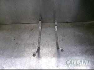 Used Fuel tank bracket Landrover Range Rover III (LM) 2.9 TD6 24V Price € 48,40 Inclusive VAT offered by Garage Callant