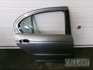 Usados Puerta de 4 puertas derecha detrás Jaguar X-type 2.5 V6 24V Precio € 121,00 IVA incluido ofrecido por Garage Callant