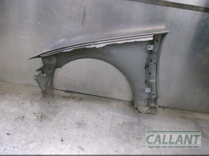 Front wing, right from a Jaguar XF (CC9) 2.7 D V6 24V 2009