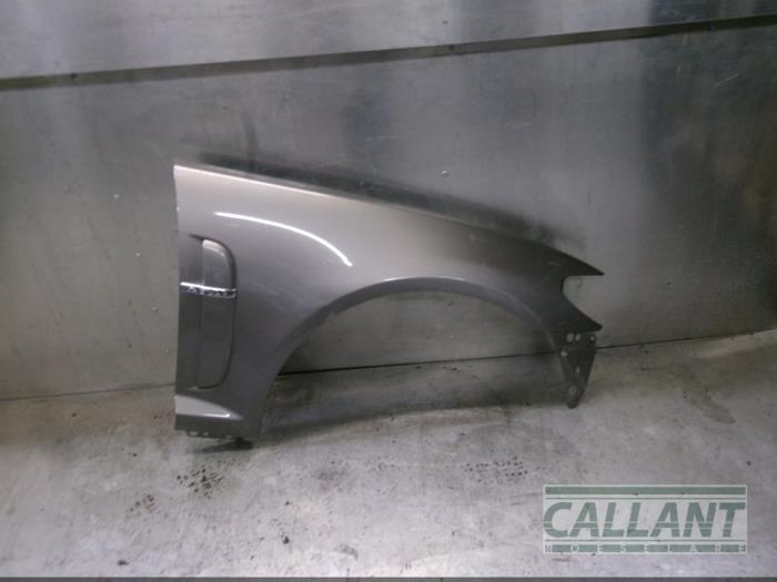 Front wing, right from a Jaguar XF (CC9) 2.7 D V6 24V 2009