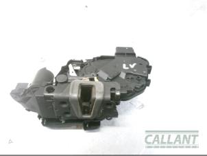 Używane Mechanizm blokady drzwi lewych przednich wersja 4-drzwiowa Jaguar XF (CC9) 2.7 D V6 24V Cena € 90,75 Z VAT oferowane przez Garage Callant