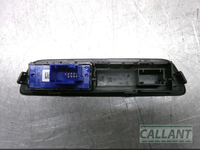 Schalter (sonstige) van een Peugeot 2008 (CU) 1.6 Blue HDi 100 2017