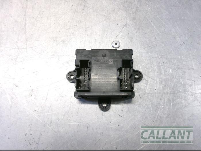 Używane Modul centralnego zamka Landrover Range Rover Velar (LY) 2.0 D240 AWD Cena € 60,50 Z VAT oferowane przez Garage Callant