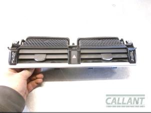 Used Dashboard vent Landrover Velar Price € 60,50 Inclusive VAT offered by Garage Callant