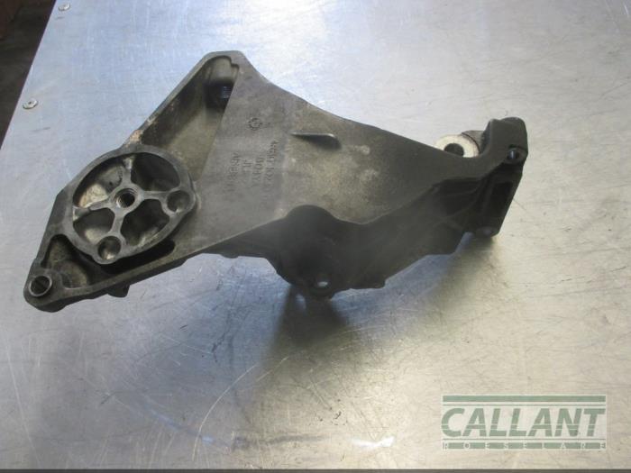 Usagé Support dynamo haut Jaguar XF (CC9) 2.7 D V6 24V Prix € 42,35 Prix TTC proposé par Garage Callant