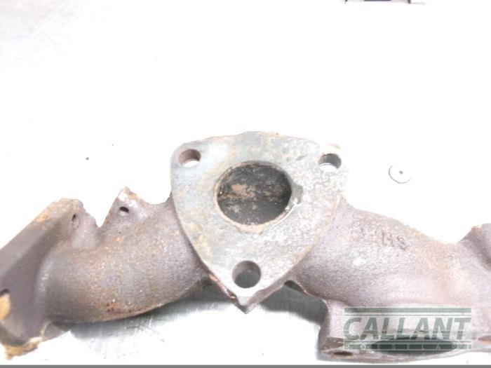 Exhaust manifold from a Land Rover Range Rover IV (LG) 3.0 TDV6 24V 2015