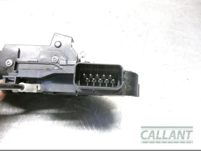 Rear door lock mechanism 4-door, left from a Jaguar XF (CC9) 2.7 D V6 24V 2009
