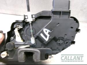 Used Rear door lock mechanism 4-door, left Jaguar XF (CC9) 2.7 D V6 24V Price € 90,75 Inclusive VAT offered by Garage Callant