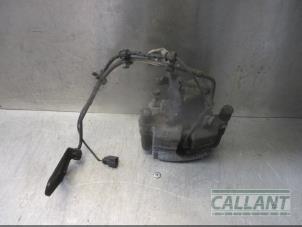Used Rear brake calliper, right Jaguar XF (CC9) 2.2 D 16V Price € 60,50 Inclusive VAT offered by Garage Callant