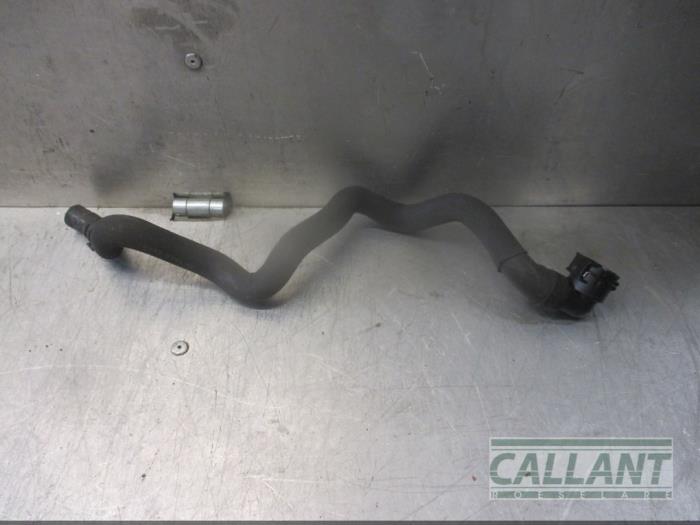 Water pipe from a Jaguar XF (CC9) 2.2 D 16V 2015