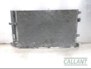 Usagé Condenseur de climatisation Jaguar XF (CC9) 2.2 D 16V Prix € 90,75 Prix TTC proposé par Garage Callant