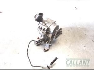 Used Oil pump Jaguar XE 2.0 D E-Performance 16V Price € 181,50 Inclusive VAT offered by Garage Callant