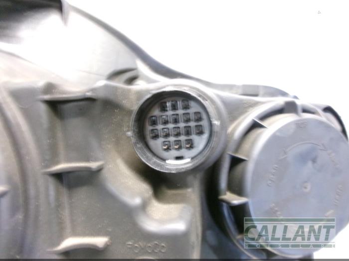 Headlight, left from a Jaguar XF (CC9) 2.7 D V6 24V 2009