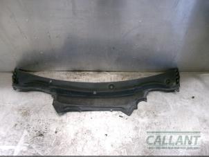 Used Cowl top grille Landrover Range Rover Sport (LW) 3.0 TDV6 Price € 90,75 Inclusive VAT offered by Garage Callant